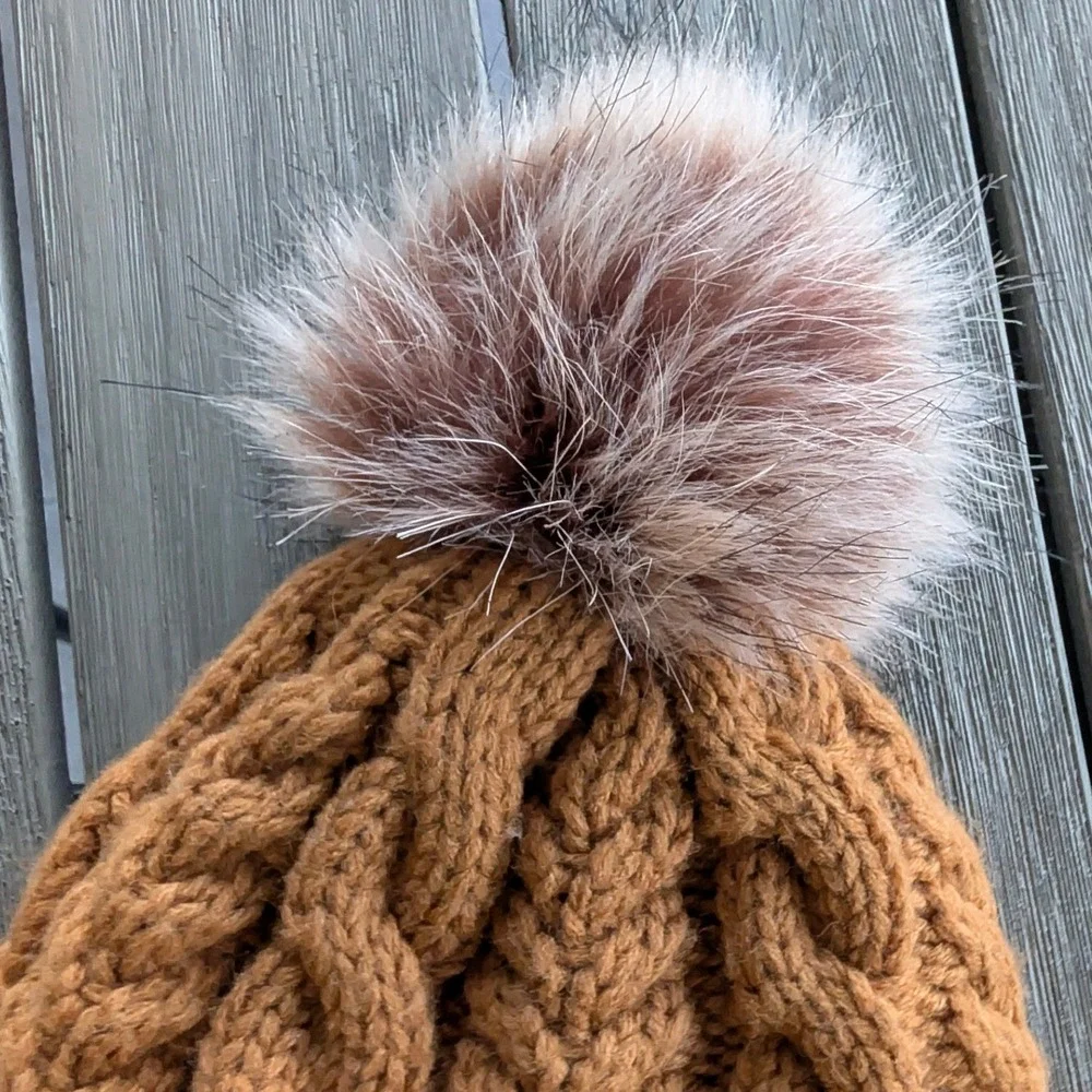 Timberland‎ Kids Wheat Brown Cable Knit Fleece Lined Beanie Faux Fur Pom Hat